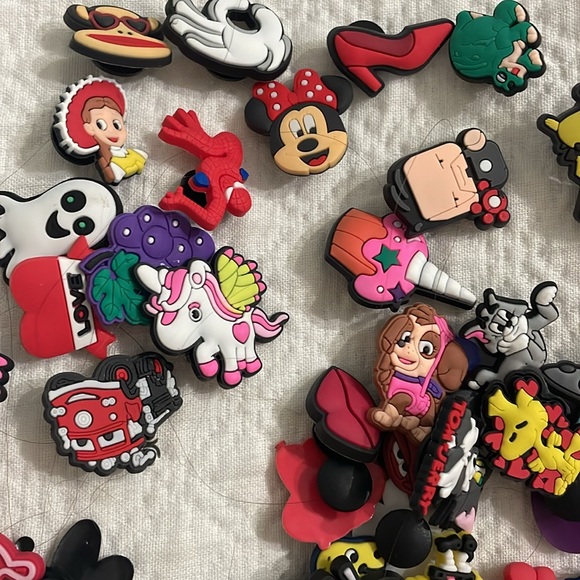 Crocs jibbitz charms for shoes assorted pack mixed Jesse Minnie Mouse paw patrol - Picture 3 of 5